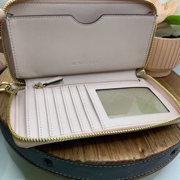 Michael Kors Powder Blush Jet Set Travel Flat Leather Pebbled Wristlet Wallet - Picture 5 of 8